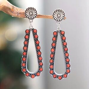 ✨🆕✨ Beautifully BoHo Silver Tone Teardrop Red Turquoise Decor Dangle Earrings✨